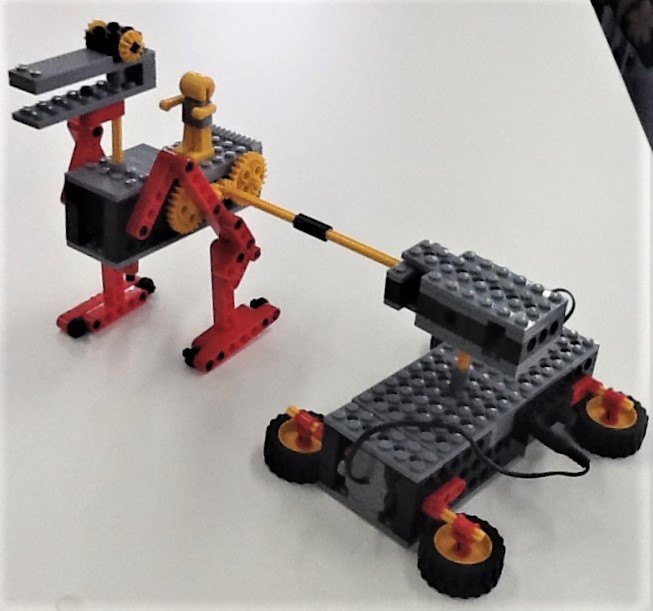 ダチョウロボット「テケテケドリ」